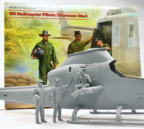 Construction Review: 1/32nd scale US Helicopter Pilots (Vietnam War) from ICM Models